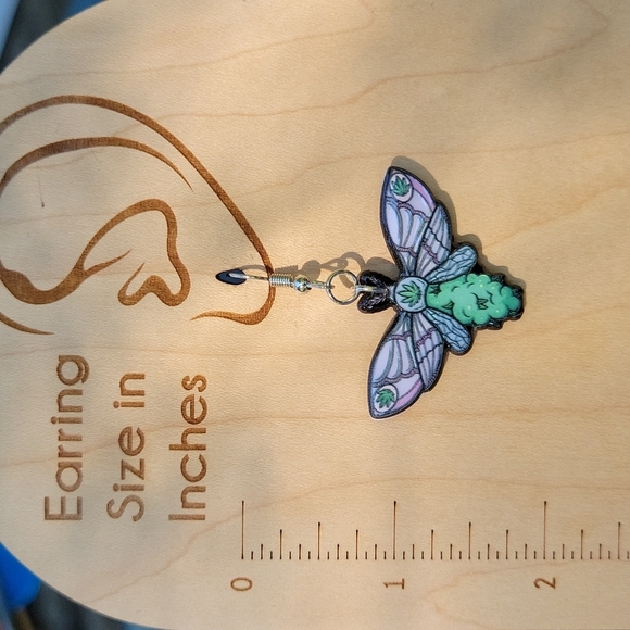 Winged Hemp 420 Drop Earrings - Picture 4 of 6